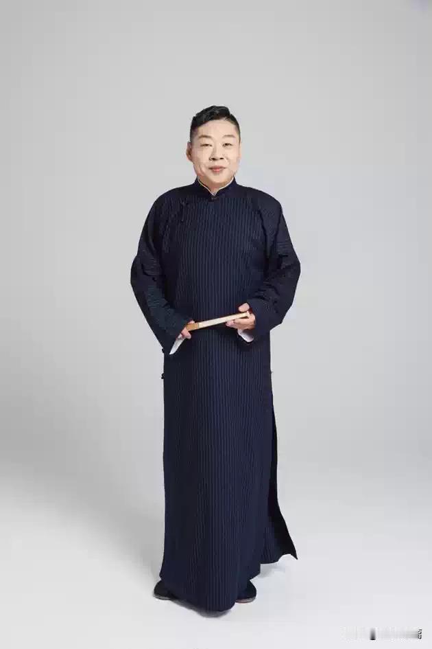 德云社李鹤彪的妻子，网友习惯叫她彪嫂。李鹤彪是德云社早期成员，当年的“八扇