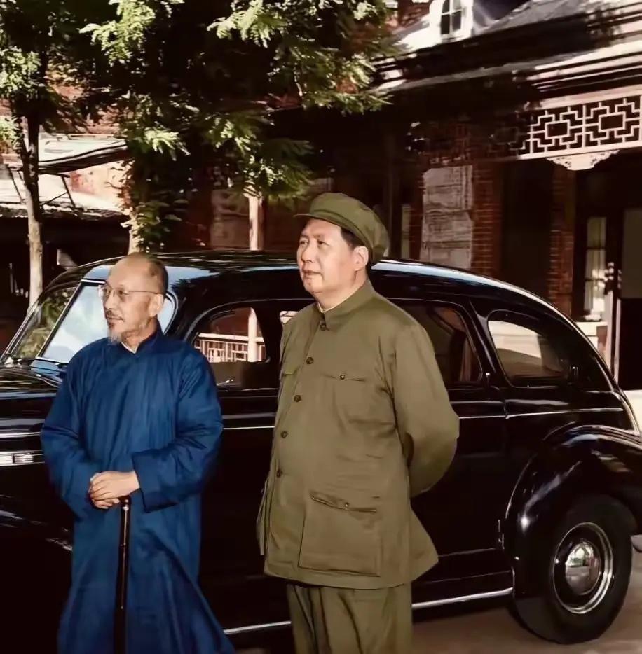 与毛主席同框合影的是谁？有大神认识不？看周遭环境应该是新中国刚成立时候的中南海！