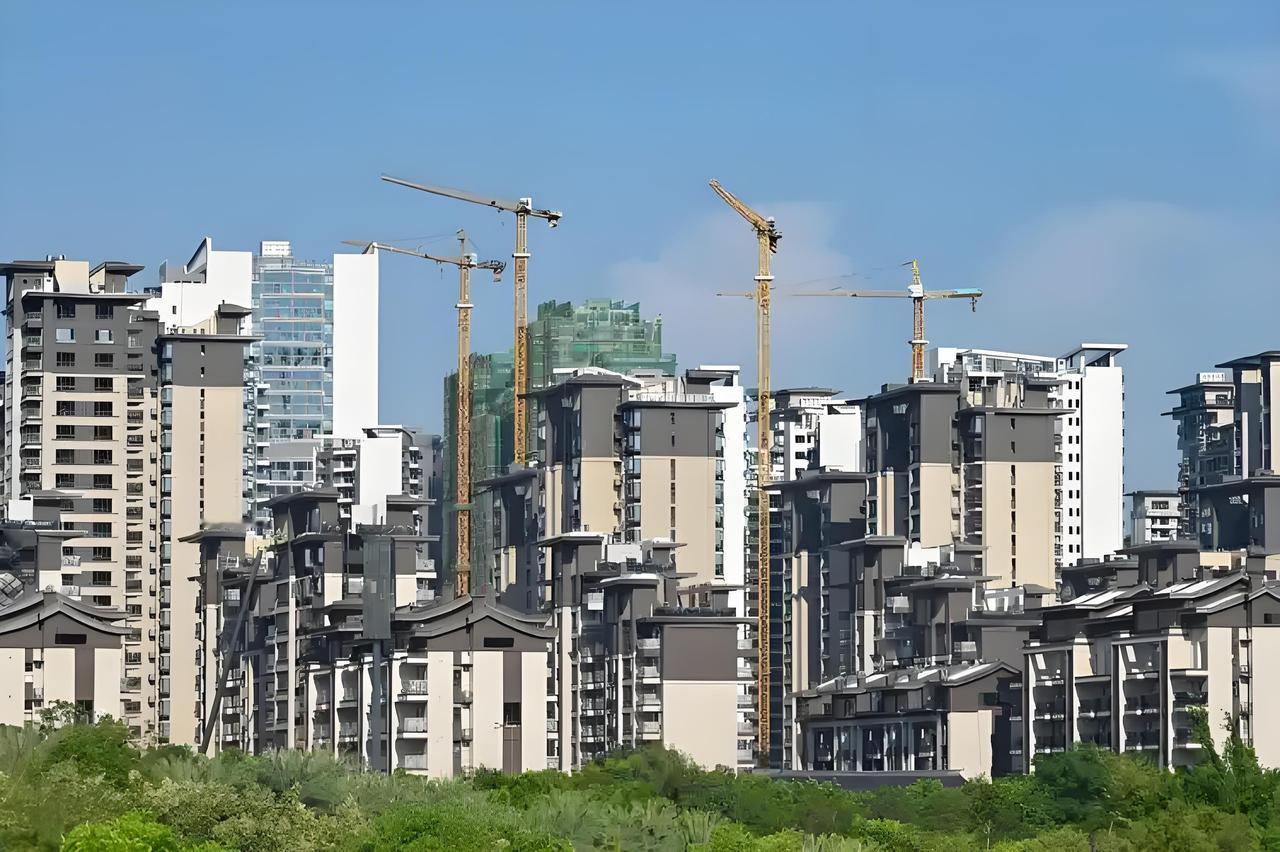 咸宁未来10年房价走势，还真不好说。从2025年情况看，市场分化严重。二手房全市