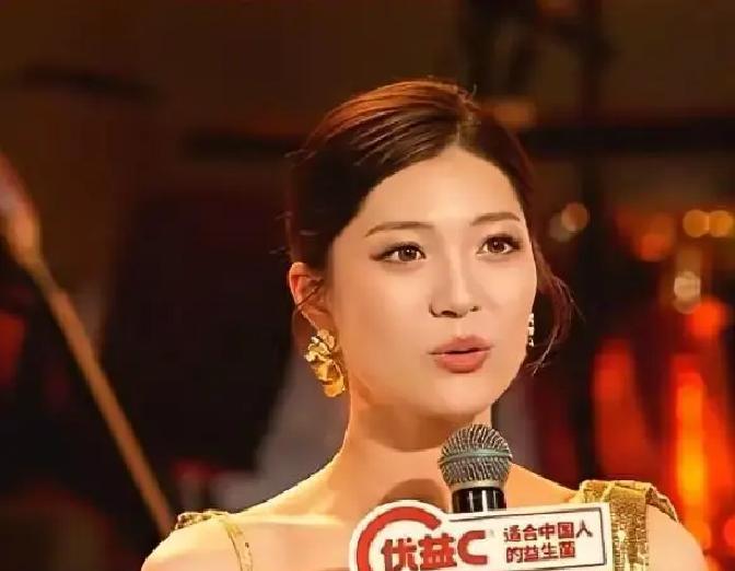 盼盼昨晚三秒卖空千万，安安却在角落讲参数？直播圈彻底变天了。颜值主播成了流量