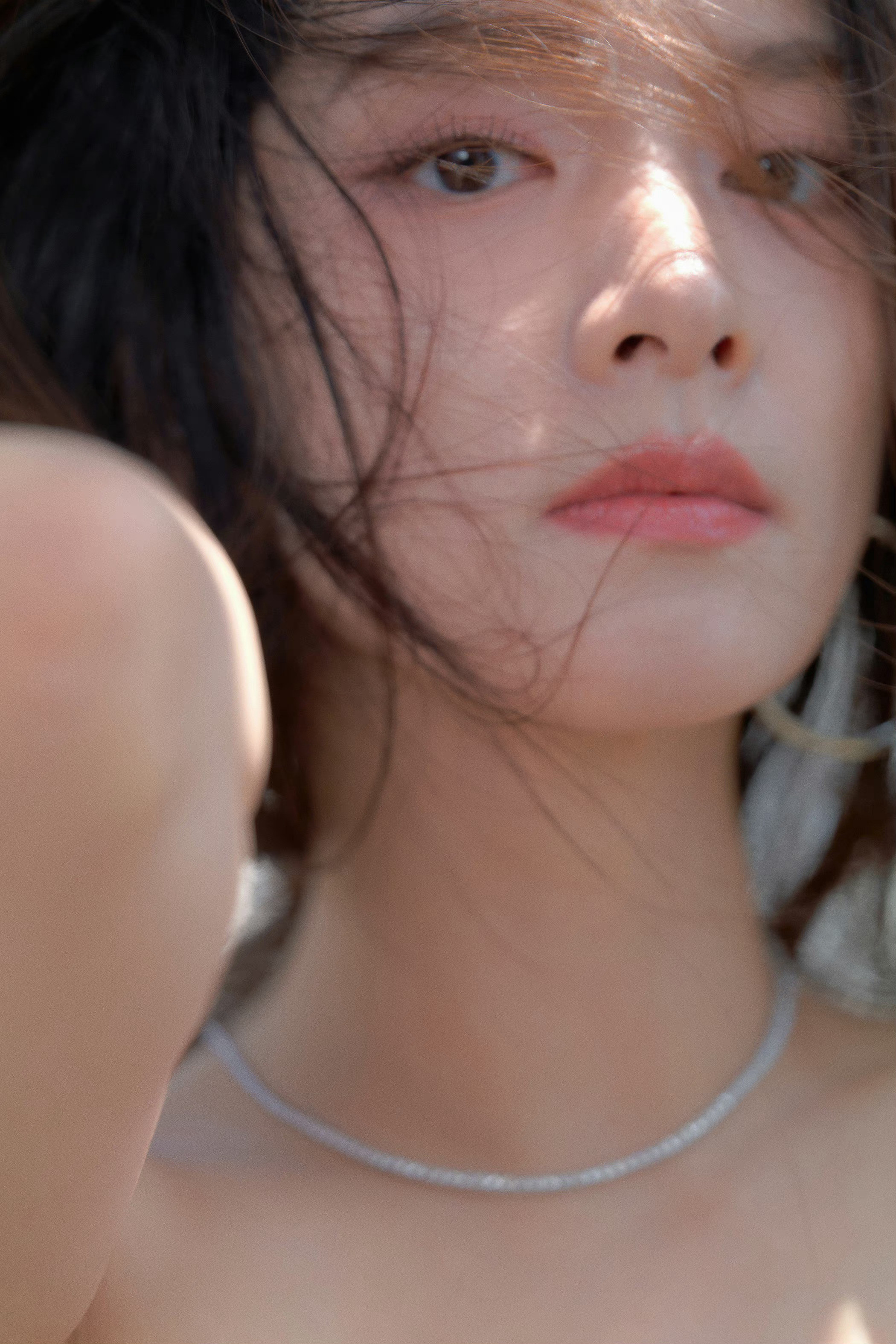 陈昊宇港风美人，亮片抹胸裙​​​