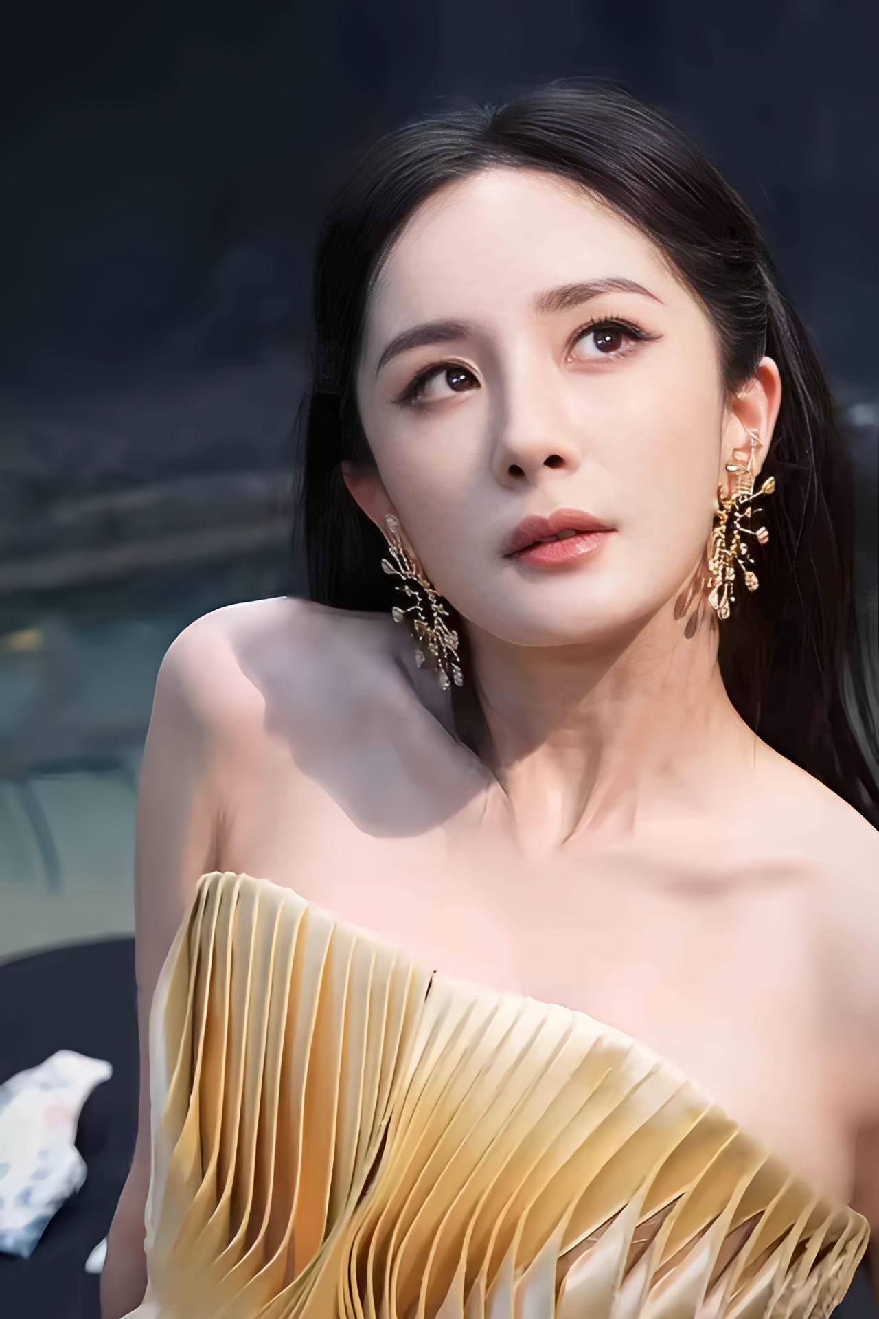 杨幂的美图给大家的第一感觉！大幂幂御姐杨幂