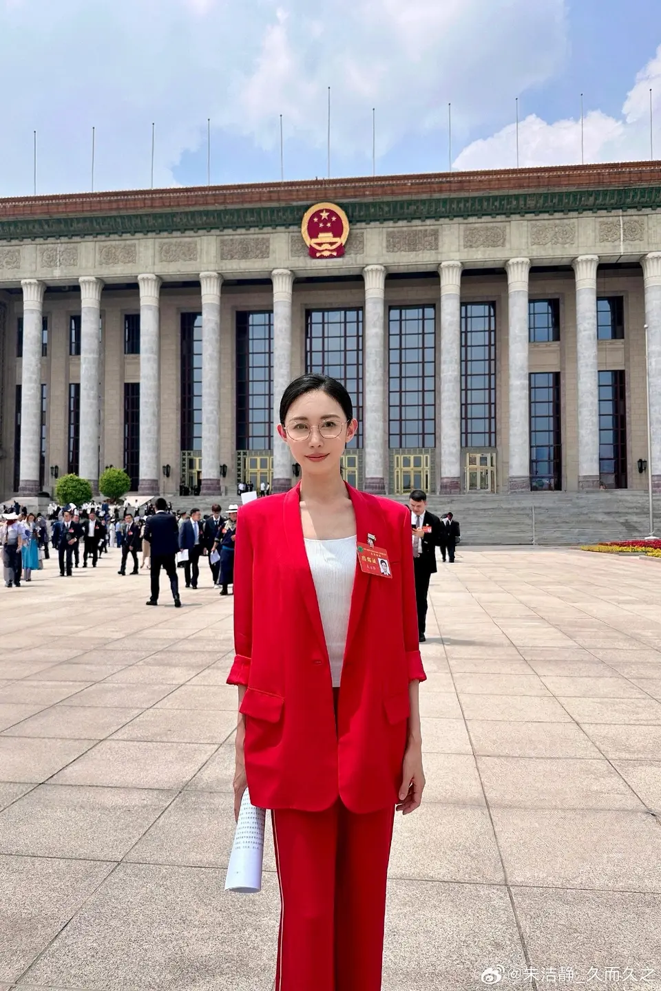 朱洁静这身装扮真漂亮啊