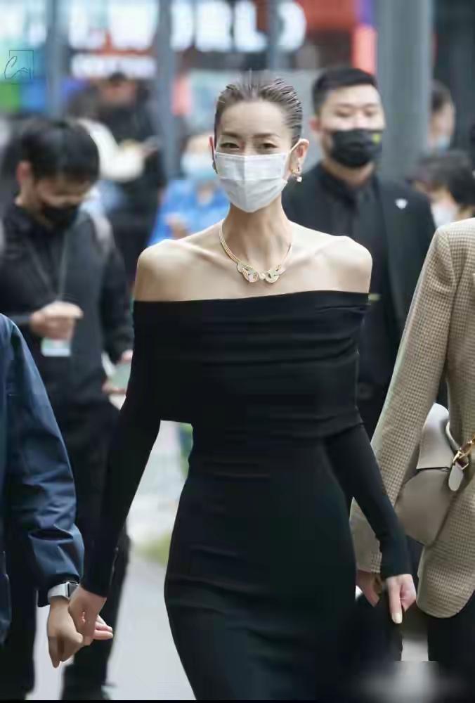 普通人复刻不了超模刘雯的饮食，生活习惯，极致的自律让她目前2026年收入约1.
