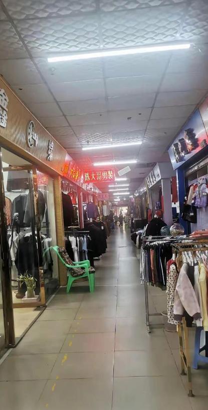 为什么唯独在我们中国，电商彻底干趴了实体店？这么说吧，同样的东西，网上卖300，