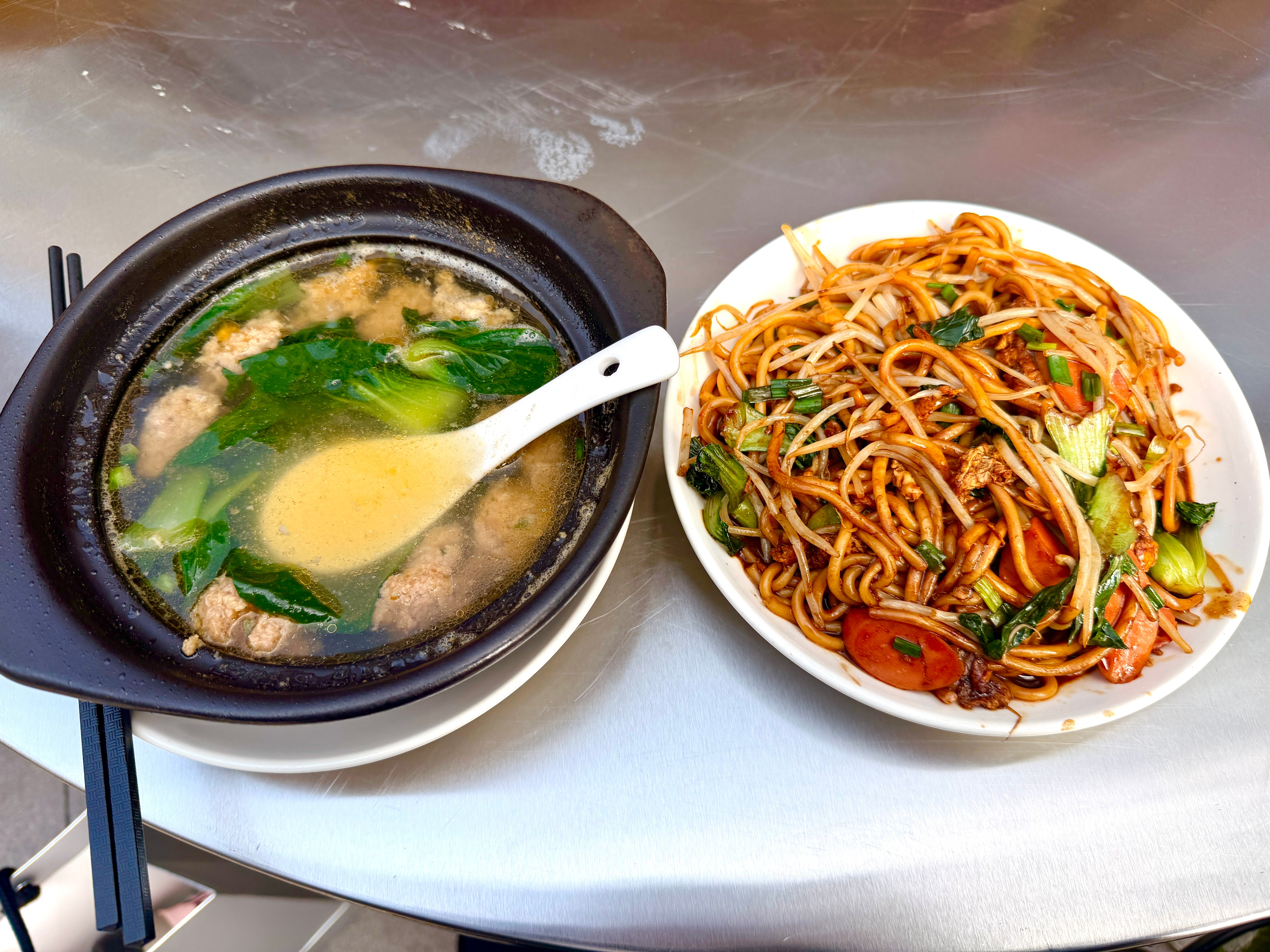 我又来吃安庆炒面+肉圆汤啦！舒坦[大笑][大笑][大笑]​​​