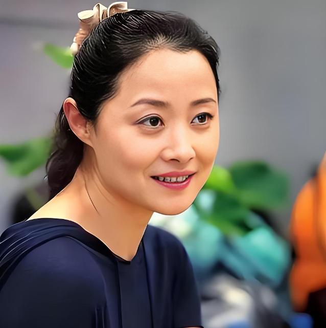 刘蓓拍完戏收工已经凌晨了，经纪人对她说，赵宝刚导演叫她去房间一下！刘蓓当时就吓懵