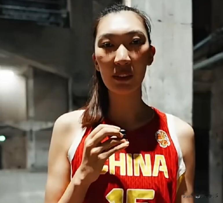 韩旭谈王思雨：“上一届女篮世界杯，我们一起拿到了银牌，确实是非常美好的回忆，