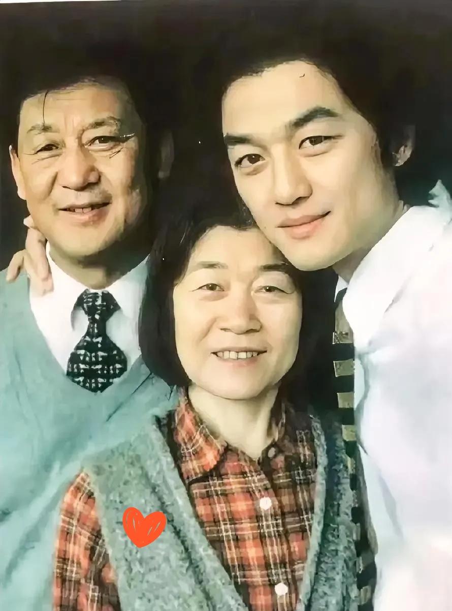 查了才知道李亚鹏83岁的老母亲不简单啊！有信息工程的同学爆料，老夫人是石