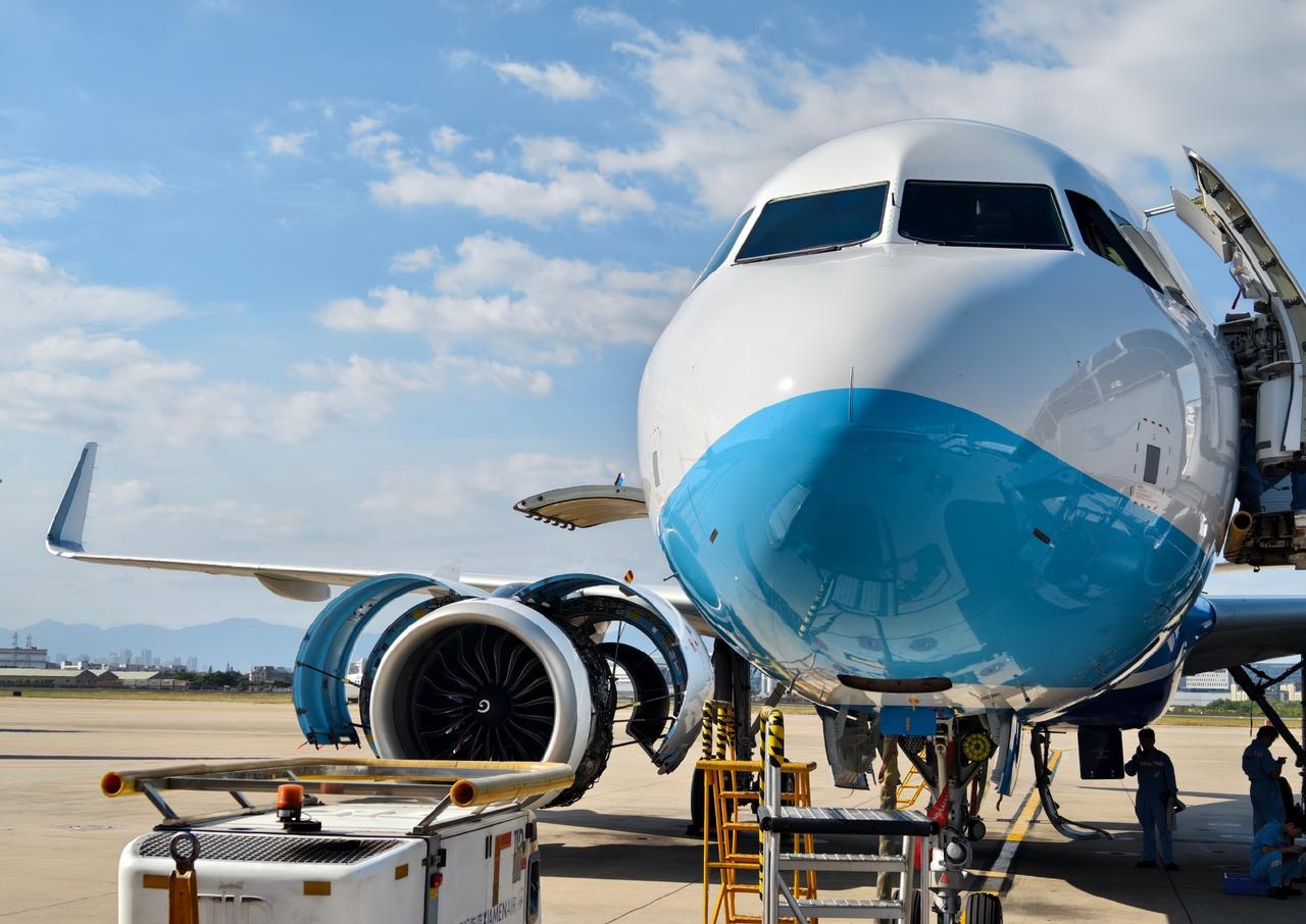 厦门航空今日接收了机队的首架A320neo(B-32MY)！飞机采用180座全