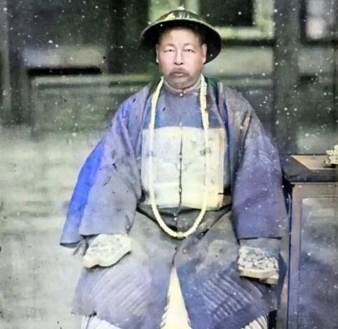 你以为的左宗棠收复新疆：大刀长矛，土炮抬枪，实际上的左宗棠收复新疆：克虏伯、马克