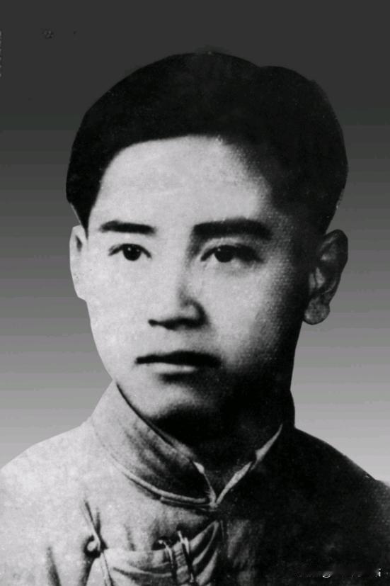 1948年深秋的重庆街头，一个穿绸缎长衫的商人提着沉甸甸的皮箱冲进渣滓洞看守所。