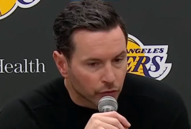 NBA常规赛，湖人击败奇才。在赛后采访中，湖人队主教练杰JJ-雷迪克深入分析了球