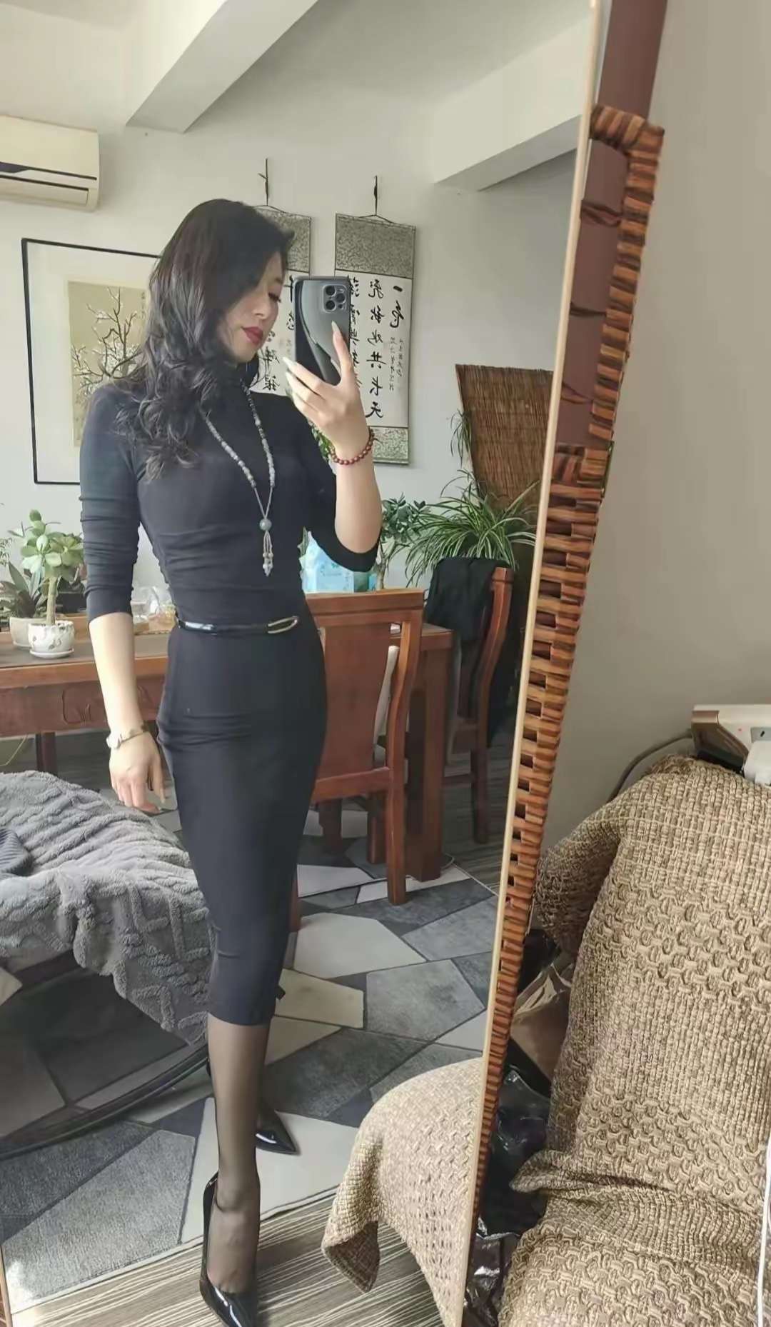 嫂子一喝酒全身红扑扑的