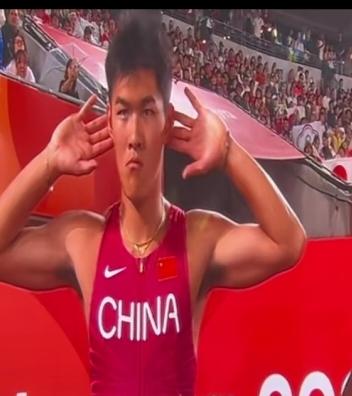 陈圆将！记住了这个名字他这次被记住，不仅是他跑了13秒15得了冠军，而是赛后