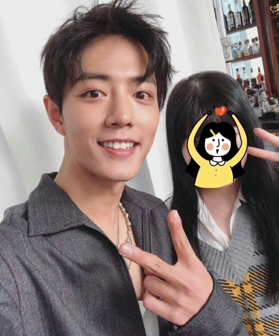 卧槽拍合照的时候肖战好漂亮啊还有我没见过的！