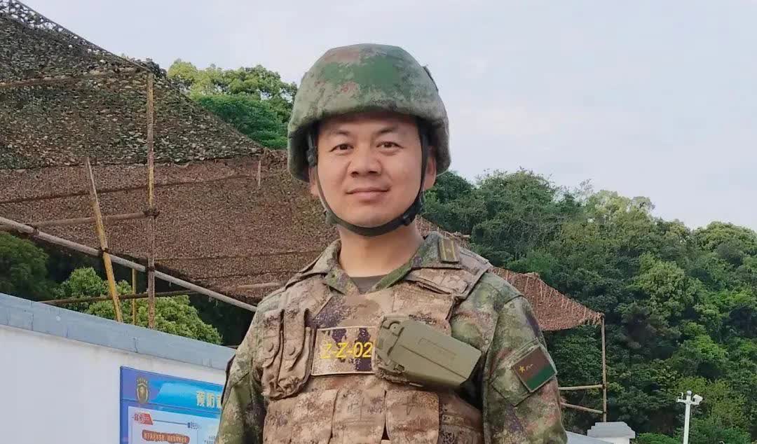 《英雄救美的故事》最近最火的一件事，就是解放军某部队英雄张伟舍生救人的事迹。