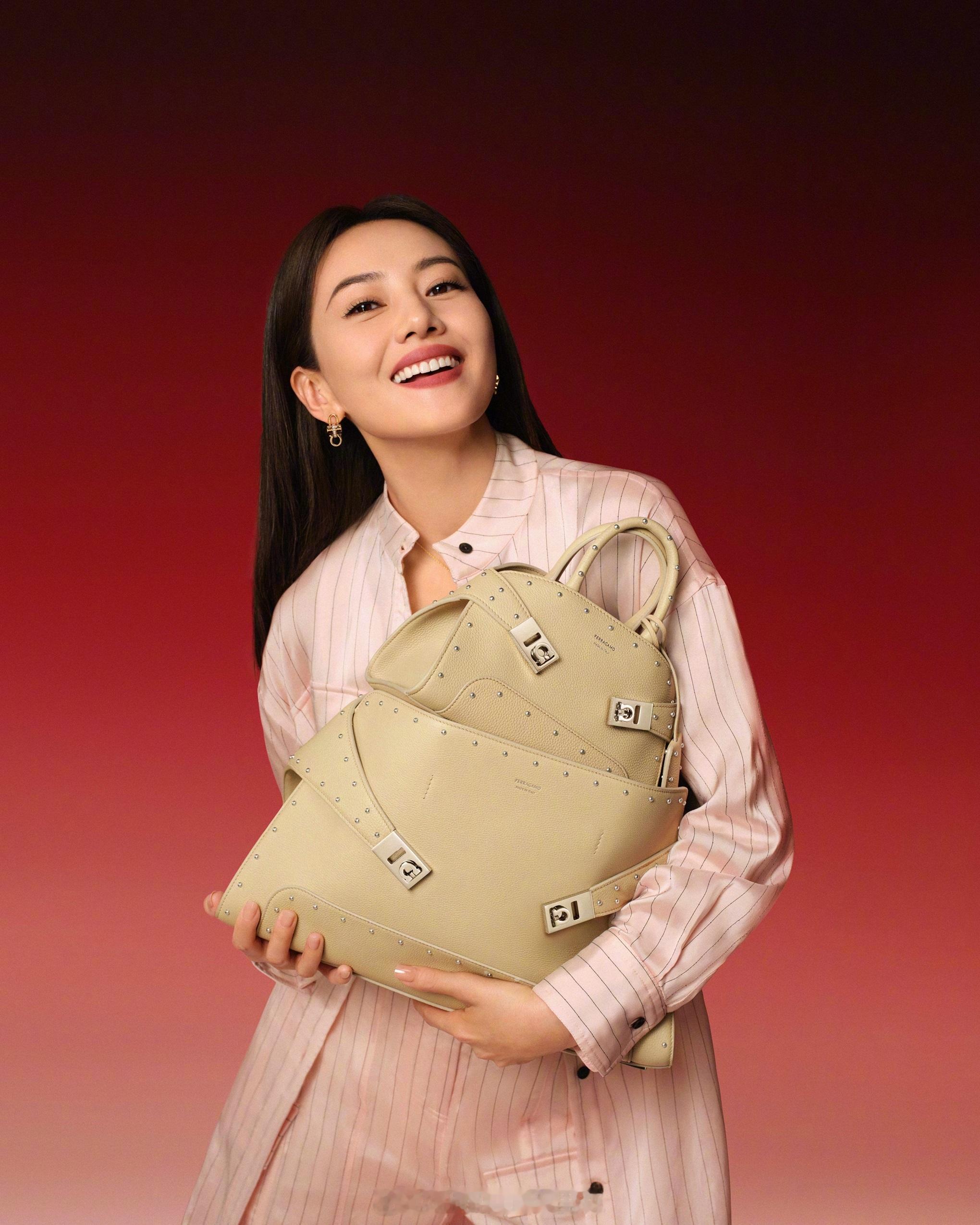 高圆圆&林更新xFERRAGAMO┊520大片释出，身穿浅色搭配Hug手