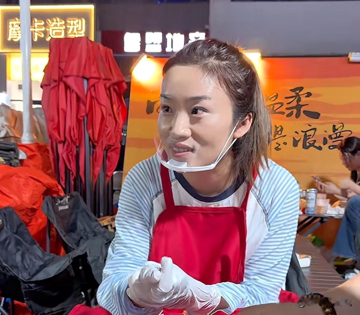 进口车销冠田甜“沦落”到卖臭豆腐，有客户专门开大G前来购买，跟着老板干了13年，