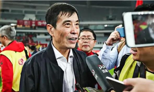上海申花与上海海港你更好看谁怪不得大家都说天津只有海港队！每次津门虎对上上海海港，场面总让人忍不住感