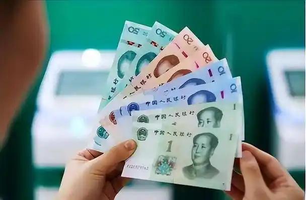 默茨的"狐狸尾巴"露出来了！最近，德国总理默茨公开放话，说现在中国出口贸易太