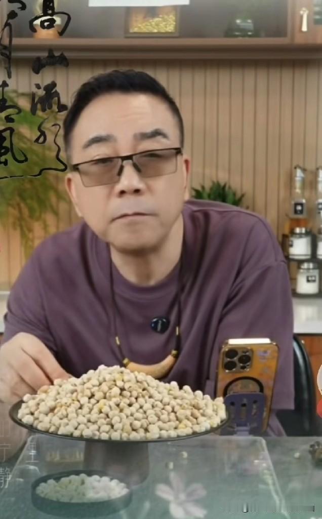 海河战神杨老五最终服软了，念叨着自己都这般境地了还被欺负。有人说小辉，他作为杨老