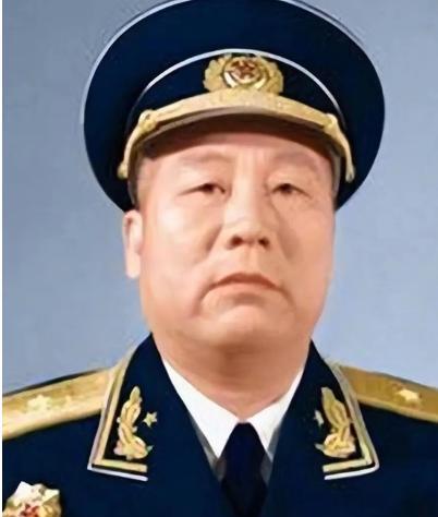 1945年，中苏军方宴会上，苏军和曾克林开玩笑，“你喝一杯酒，我就给一座军火库，