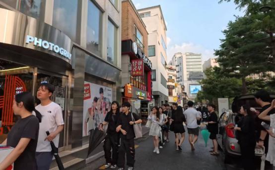 亿万富豪马斯克又一次抛出了令人震惊的观点，他表示：“新加坡，还有其他不少国家，正