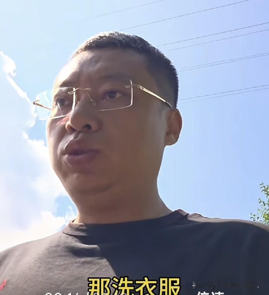 小故事！自从大壮离婚后，每天都多了一份工作，那就是每天上午，都要把