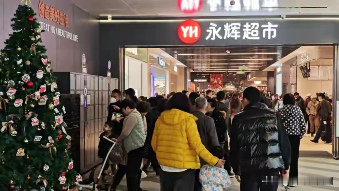 叶国富62亿买永辉，一年亏21亿，胖东来的“皮”为啥学不会？叶国富砸下62.