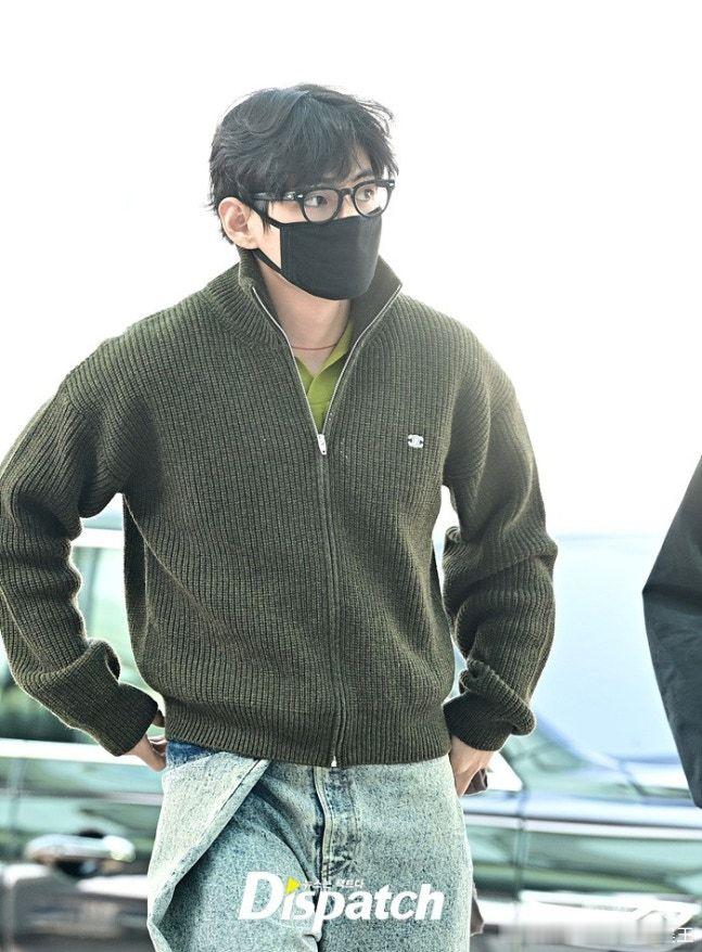 12日，BTS经仁川机场出发，前往美国出席海外日程。