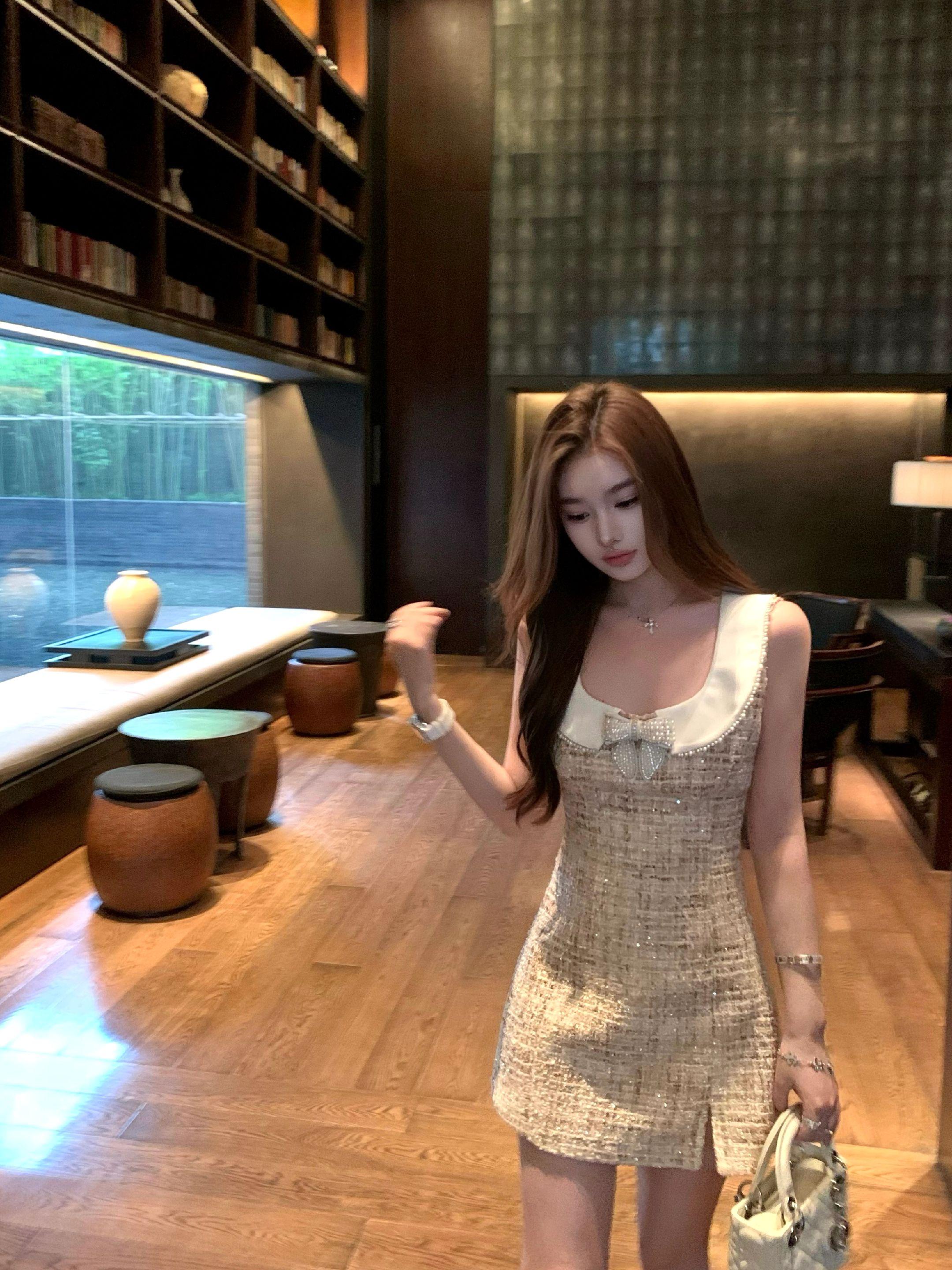 你只能看着我。