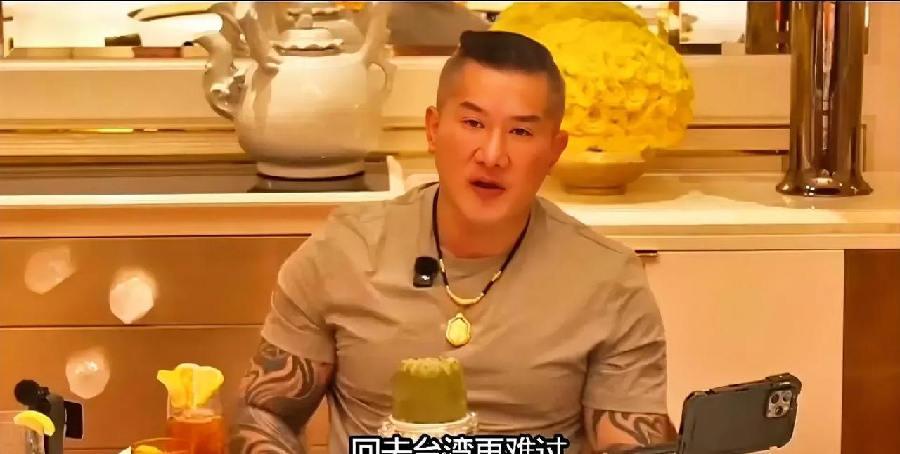 馆长开始抱怨了，小抖、小站也开不了，还被标记为“特殊分子”！馆长失落的表示:可