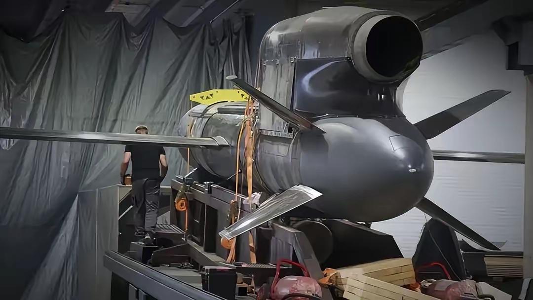 乌克兰大杀器即将列装​《简氏防务周刊》报道，乌克兰自主研发的两款核心导弹，FP