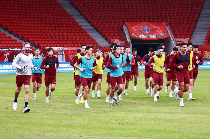 刘闻超: 海港1月赴西亚冬训, 引援瞄准中锋和左右边后卫