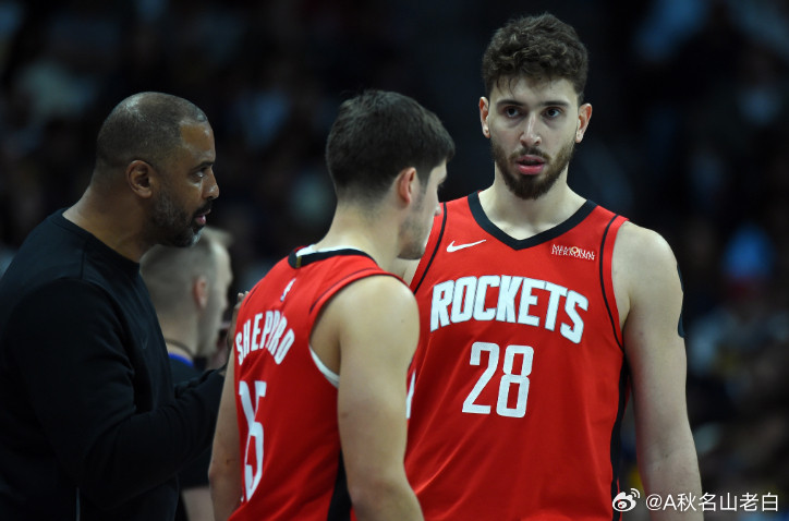 NBA常规赛，火箭134-102大胜鹈鹕，赛后火箭主教练乌度卡接受采访。谈到本场