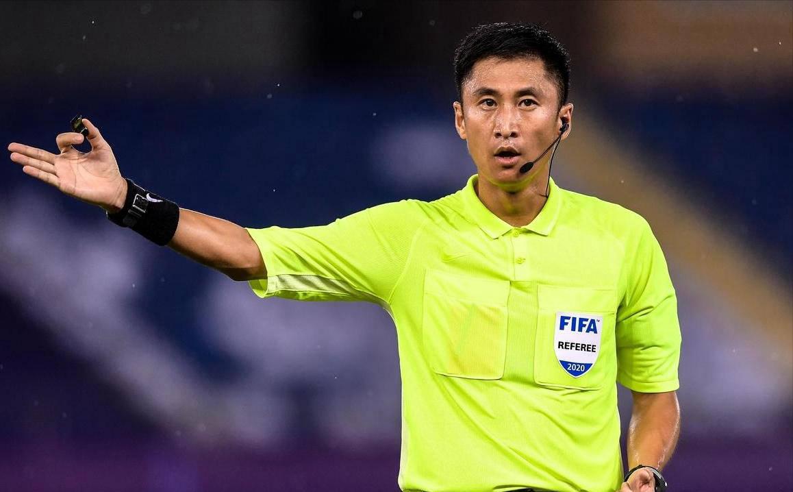 韩媒很是羡慕中国能马宁、傅明、周飞入了2026世界杯裁判的名单，马宁是主裁判，傅