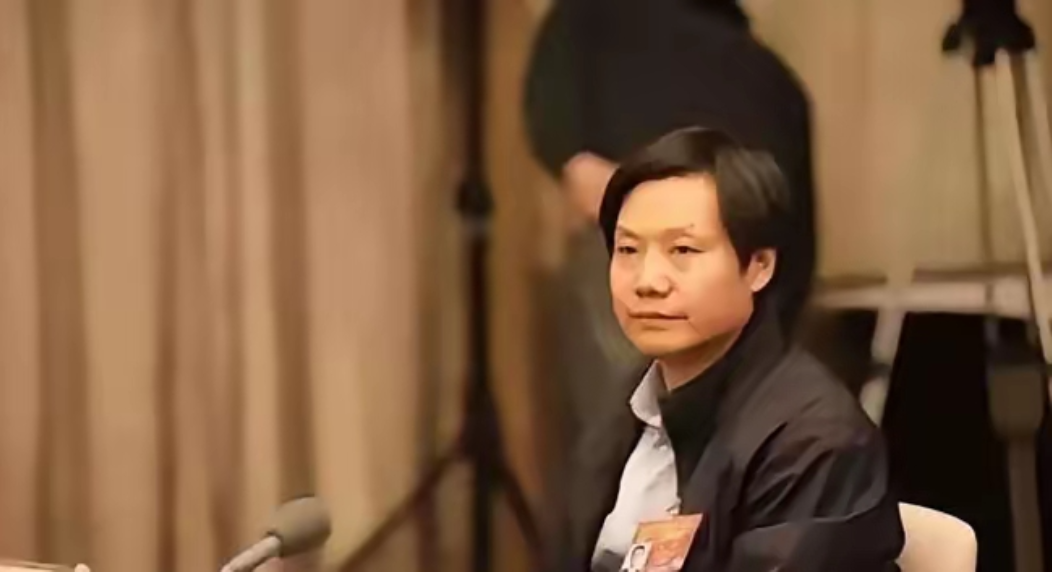雷军给武汉大学捐款13亿，武汉大学在2024年和2025年空调采购却用的美的和T