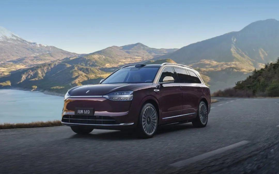 华为与众多车企的合作佳绩频传：1、华为+比亚迪，方程豹豹8火了；2、华为+长