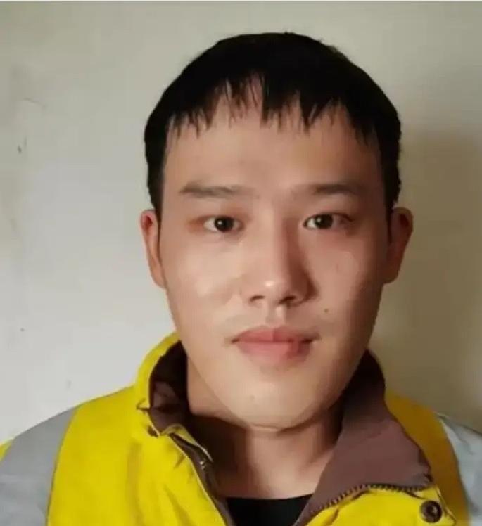 2018年杭州，刚入行两个月的21岁外卖员叶阳辉接到了一单特殊的配送。 订单