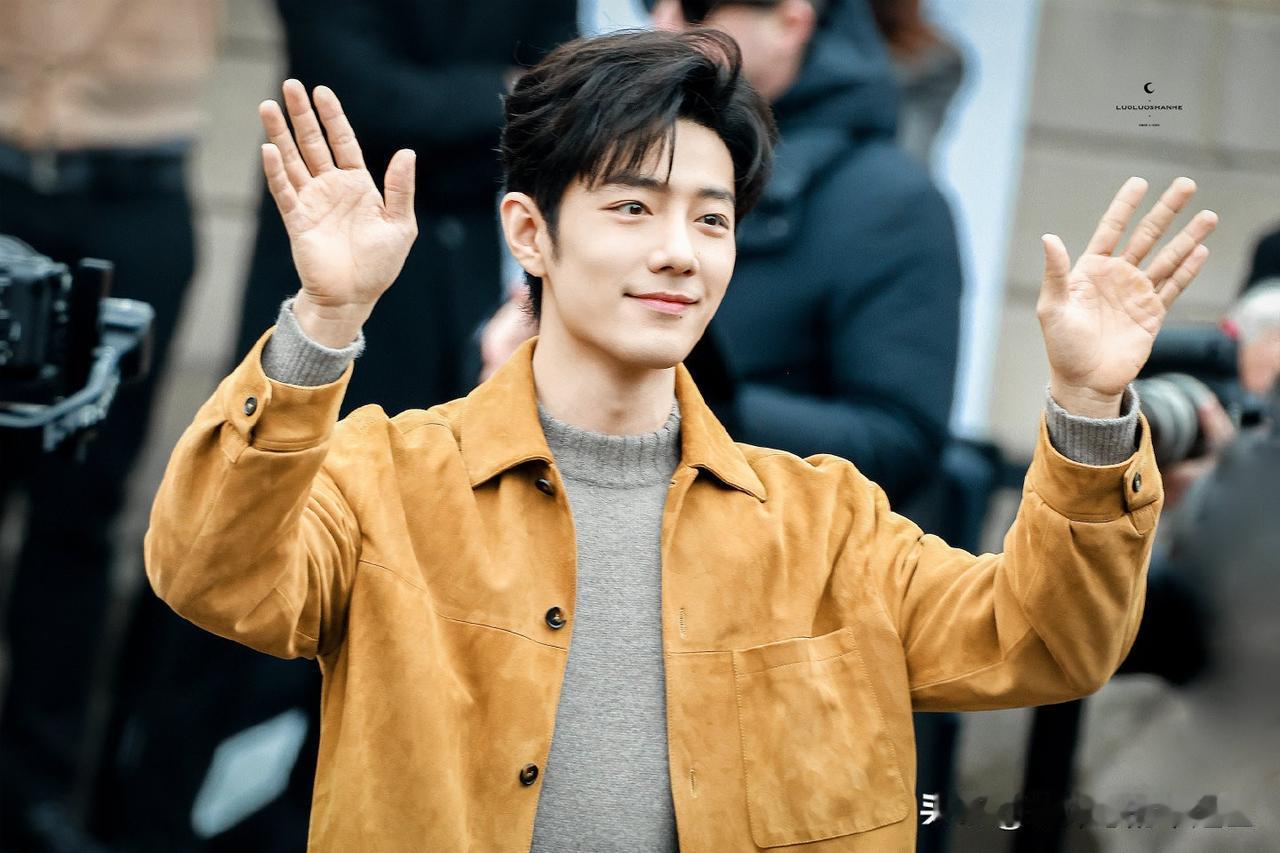 肖战tods秀场人气爆棚，高清镜头下状态超好！直拍什么角度都是巨星风范，媒体和粉