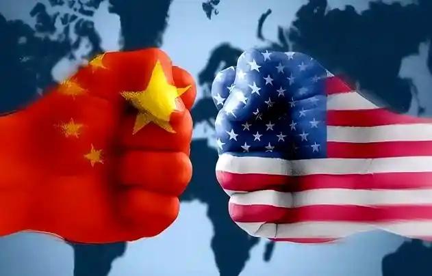 美国在赌，中国也在赌。美国赌的是北京不敢动武收台，不敢对日本出手；中国赌的是美国