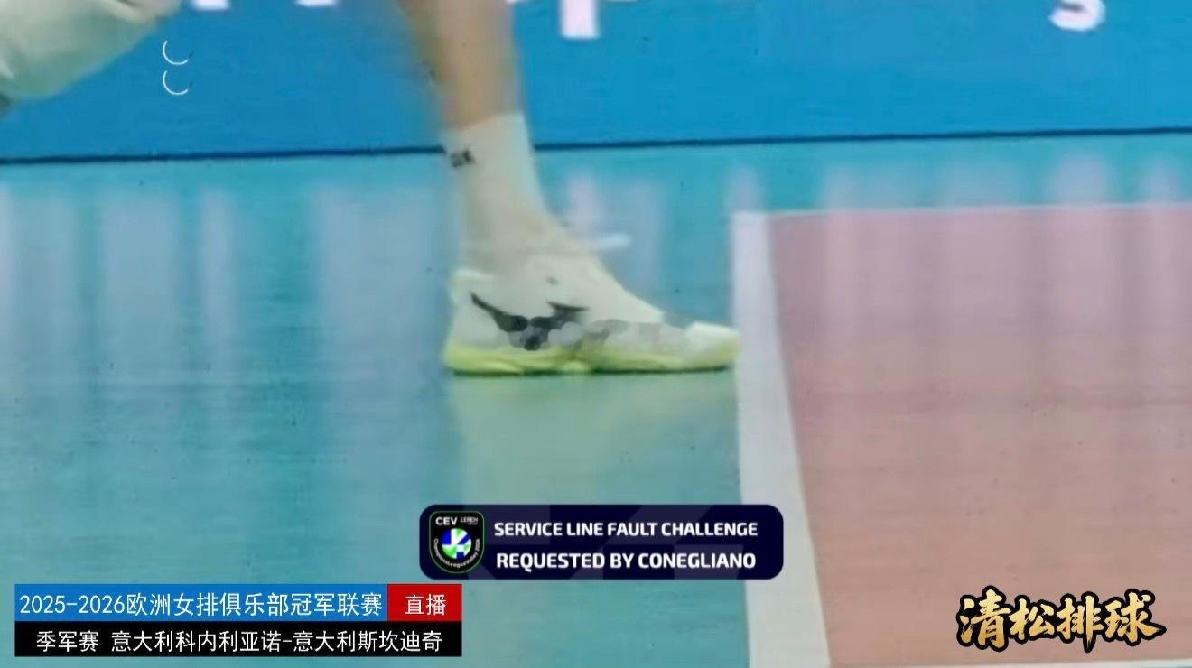 安特罗波娃踩线