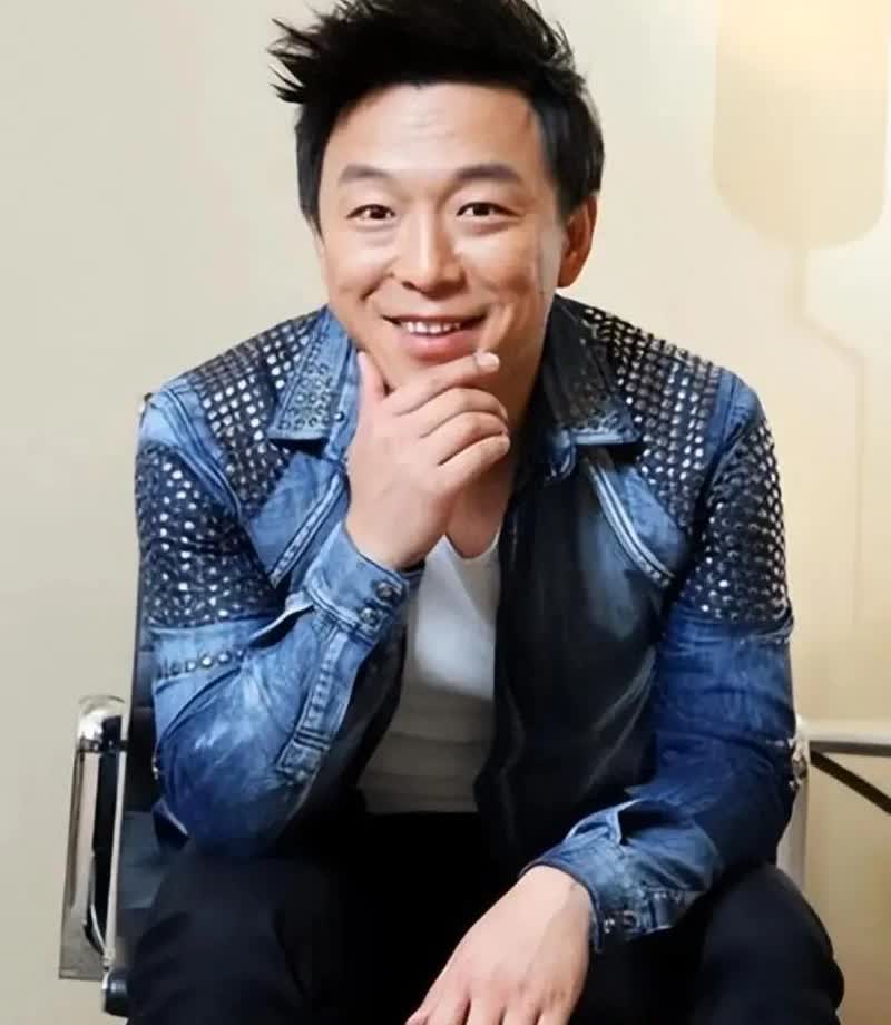黄渤这步棋，看着是赌五亿分账，实则把娱乐圈的人情账算得明明白白。谁都知