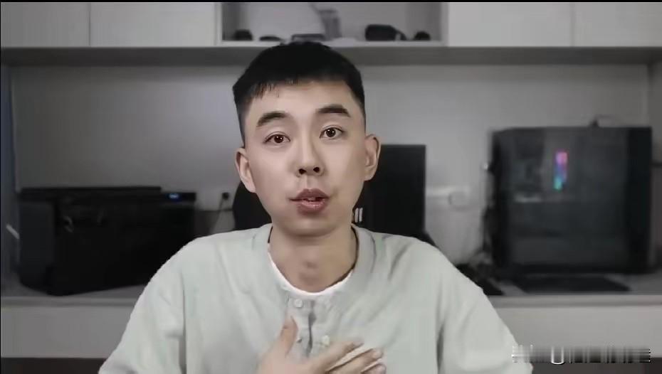 耿同学打假学术造假后，网友发现很多学界大佬的简历纷纷大幅精简。以往他们的简历堆