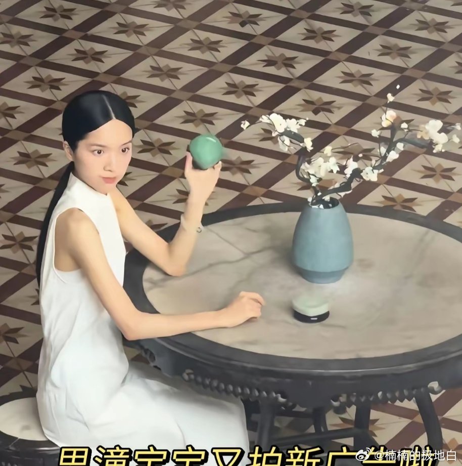 李思潼的大光明造型，还真是别有一番风味。《给阿嬷的情书》才上映两个月，饰演谢南枝