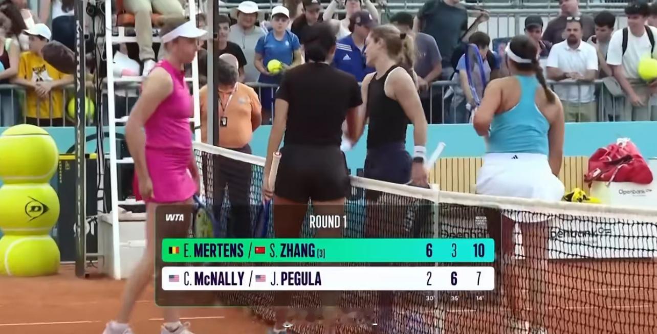 🇨🇳张帅/梅尔滕斯6-2/3-6/10-7佩古拉/麦克纳利，晋级马德里女双第