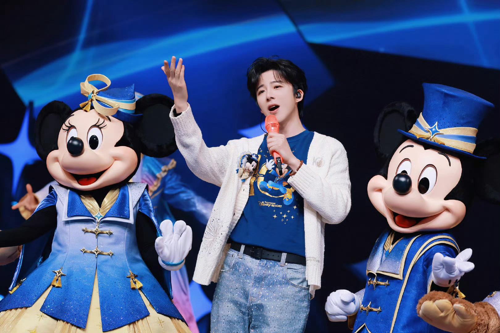 摩登兄弟刘宇宁演唱迪士尼5岁生日主题曲迪士尼乐园里最闪耀的王子我希望你永远