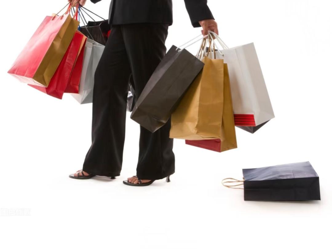 11月还没结束，但出现了3个反常现象1.大家现在是疯狂的存钱，现在不管银行的利