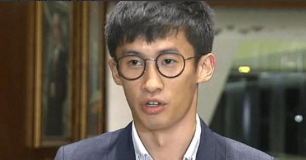 “香港不是中国的！”2016年，香港议员梁颂恒要求美国制裁香港，还在香港立法会宣